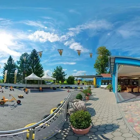 Ginas Hotel